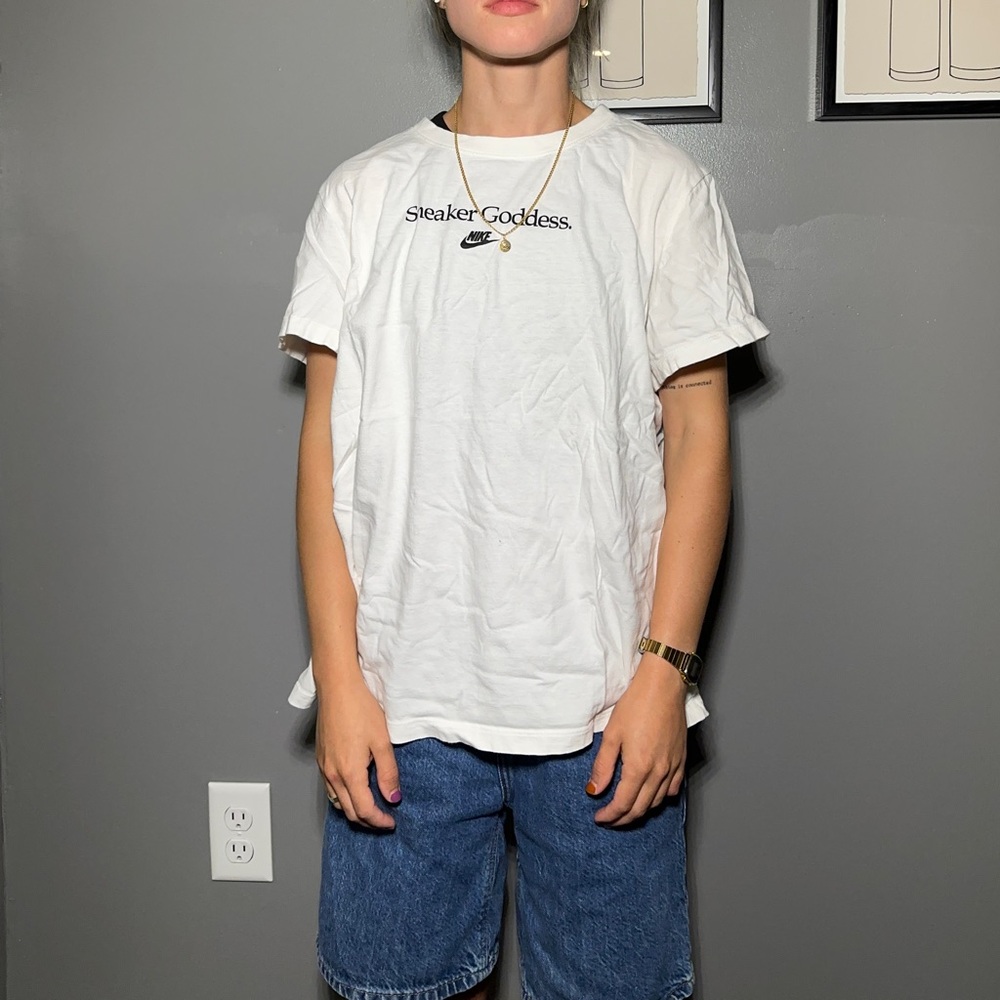 NIKE sneaker t-shirt